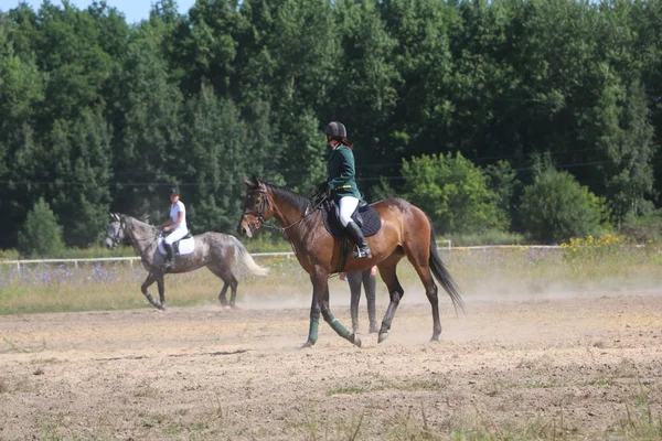 Yoshkar-Ola, Federacja Rosyjska, 29 lipca 2018 r.: Wyścigi konne i skoki — Zdjęcie stockowe