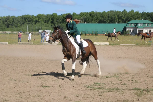 Yoshkar-Ola, RUSSIE, 29 juillet 2018 : Courses hippiques et sauts — Photo