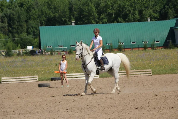 ヨシュカル ・ オラ ロシア、2018 年 7 月 29 日: 競馬とにジャンプ — ストック写真