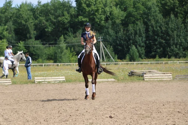 ヨシュカル ・ オラ ロシア、2018 年 7 月 29 日: 競馬とにジャンプ — ストック写真