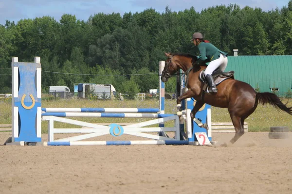 Yoshkar-Ola, RUSSIA, July 29, 2018: Horse racing and jumping on — Stock Photo, Image