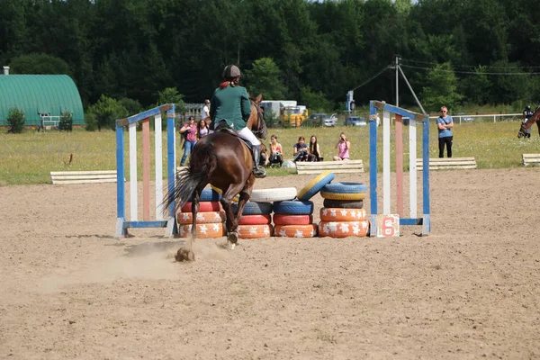 ヨシュカル ・ オラ ロシア、2018 年 7 月 29 日: 競馬とにジャンプ — ストック写真