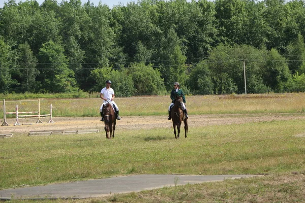 Yoshkar-Ola, RUSIA, 29 de julio de 2018: Carreras de caballos y saltos —  Fotos de Stock