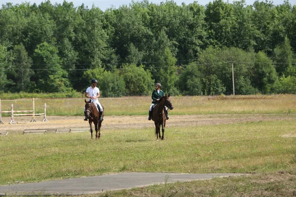 Yoshkar-Ola, RUSSIA, July 29, 2018: Horse racing and jumping on — Stock Photo, Image