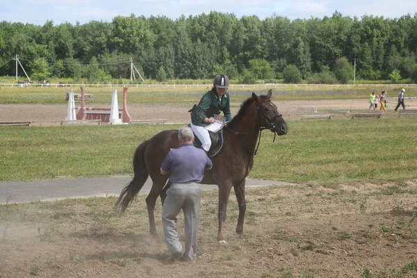 Yoshkar-Ola, RUSSIE, 29 juillet 2018 : Courses hippiques et sauts — Photo