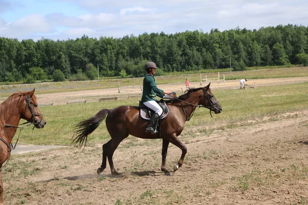 ヨシュカル ・ オラ ロシア、2018 年 7 月 29 日: 競馬とにジャンプ — ストック写真