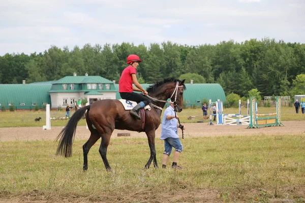 요시카르올라, 러시아, 2018 년 7 월 29 일: 경마와 점프 — 스톡 사진