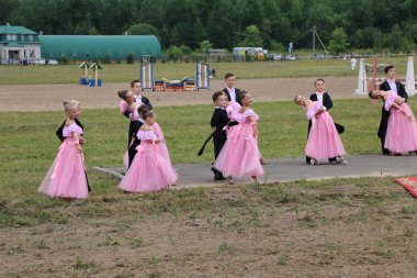 Yoshkar-Ola, Rusya, 29 Temmuz 2018: At yarışı ve atlama 