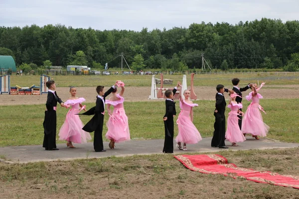 Yoshkar-Ola, RUSIA, 29 de julio de 2018: Carreras de caballos y saltos — Foto de Stock