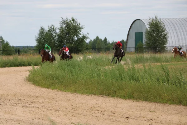 Yoshkar-Ola, RUSSIA, July 29, 2018: Horse racing and jumping on — Stock Photo, Image