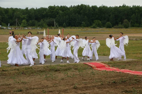 Yoshkar-Ola, RUSSIA, 29. juli 2018: Hestevæddeløb og hop på - Stock-foto