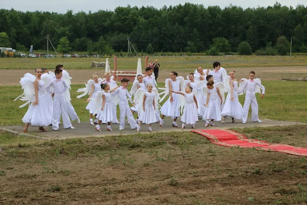 Yoshkar-Ola, RUSSIA, 29. juli 2018: Hestevæddeløb og hop på - Stock-foto