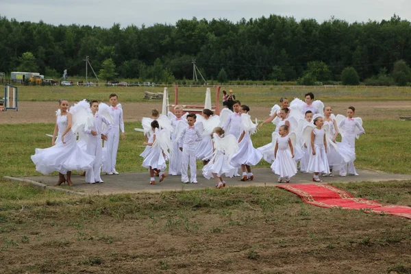 Yoshkar-Ola, RUSSIA, 29. juli 2018: Hestevæddeløb og hop på - Stock-foto