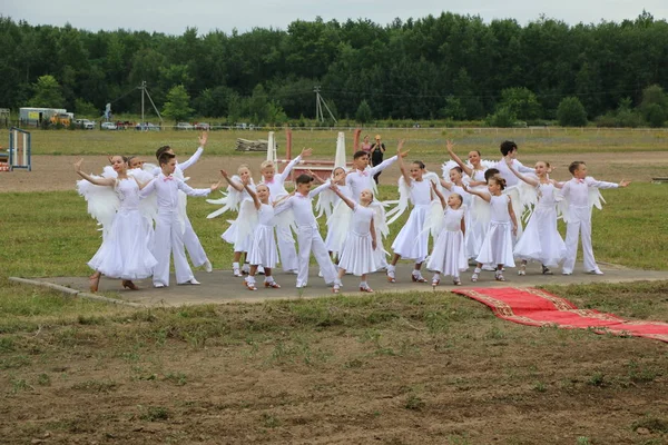 Yoshkar-Ola, RUSSIA, 29. juli 2018: Hestevæddeløb og hop på - Stock-foto