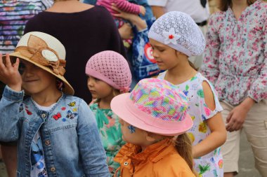 Yoshkar-Ola, Rusya, 29 Temmuz 2018: At yarışı ve atlama 