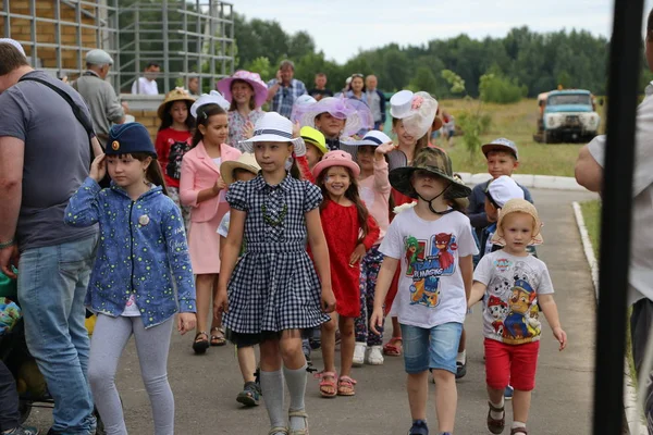 Yoshkar-Ola, RUSSIA, 29 luglio 2018: Corse di cavalli e salti — Foto Stock