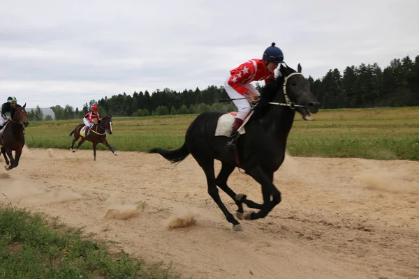 Yoshkar-Ola, RUSSIA, July 29, 2018: Horse racing and jumping on — Stock Photo, Image