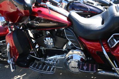 Kazan, Rusya, Mayıs 26, 2018: Motosiklet sezonu açılışı-Auto-motor gösterisi. Motor, motor ve gaz tankı, parlak krom yakıt sistemi.