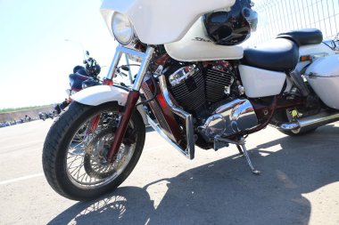 Kazan, Rusya, 26 Mayıs 2018: Motosiklet sezonu - otomatik-motor gösteri açılışı. Farlar, farları ve yan dönüş sinyalleri motosiklet.