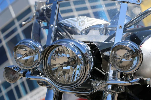 Kasan, russland, 26. mai 2018: eröffnung der motorradsaison - auto-motor show. Scheinwerfer, Rückleuchten und Seitenblinker des Motorrads. — Stockfoto