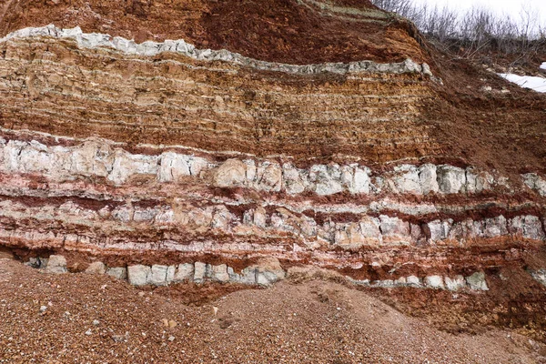 土壤地质研究后, 粘土采石场地下不同层粘土的结构. — 图库照片