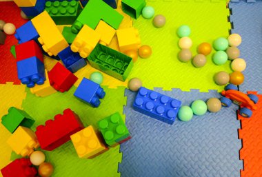 yapı kiti. İnşaat için plastik renk çocuk Tasarımcısı farklı form detayları.