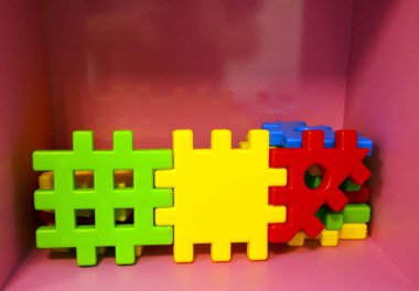 yapı kiti. plastik renk çocuk farklı form detayları