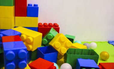 yapı kiti. İnşaat için plastik renk çocuk Tasarımcısı farklı form detayları.