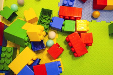 yapı kiti. İnşaat için plastik renk çocuk Tasarımcısı farklı form detayları.