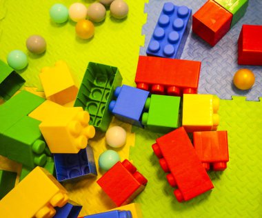 yapı kiti. İnşaat için plastik renk çocuk Tasarımcısı farklı form detayları.