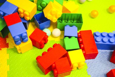 yapı kiti. İnşaat için plastik renk çocuk Tasarımcısı farklı form detayları.