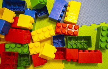 yapı kiti. İnşaat için plastik renk çocuk Tasarımcısı farklı form detayları.