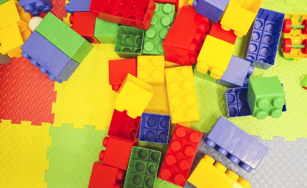 Yapı kiti. İnşaat için plastik renk çocuk Tasarımcısı farklı form detayları. — Stok fotoğraf
