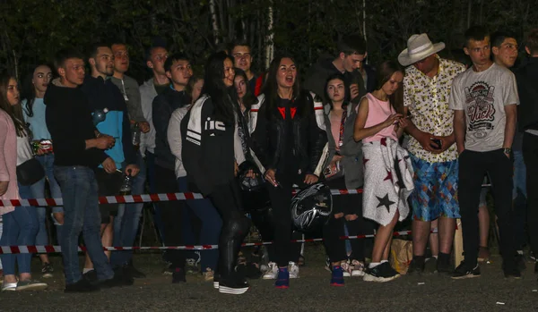 YOSHKAR-OLA, RUSSIA, MAY 12, 2019: illegal night races on drag r — Stock Photo, Image