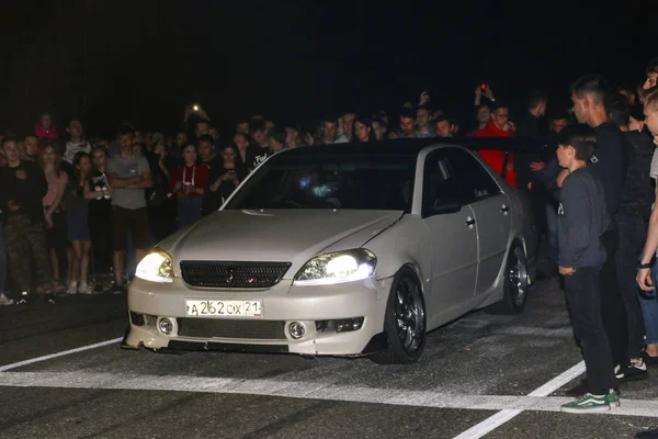 Joschkar-ola, russland, 12. Mai 2019: illegale nächtliche rennen auf drag r — Stockfoto