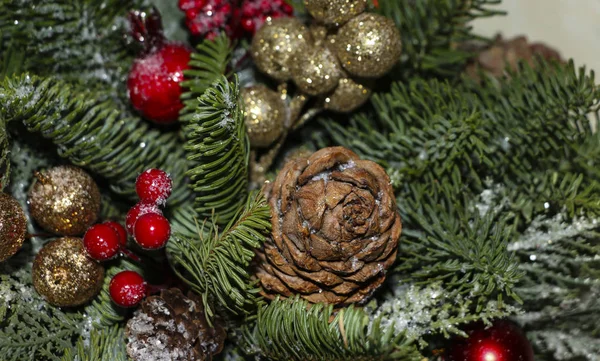 Christmas composition of pine branches, golden Christmas decorat — Stock Photo, Image