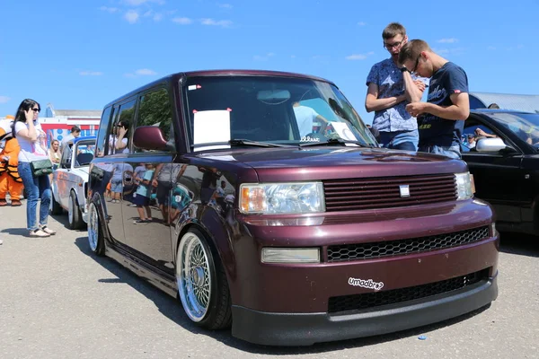 ヨシュカル・オラ,ロシア,2019年6月02日:自動車およびオートバイの展示会 — ストック写真