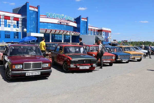 ヨシュカル・オラ,ロシア,2019年6月02日:自動車およびオートバイの展示会 — ストック写真