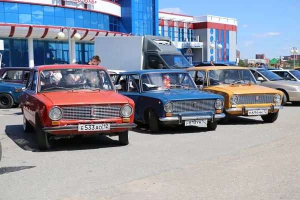 YOSHKAR-OLA, RUSSIA, 02 GIUGNO 2019: Esposizioni di Auto e Moto — Foto Stock