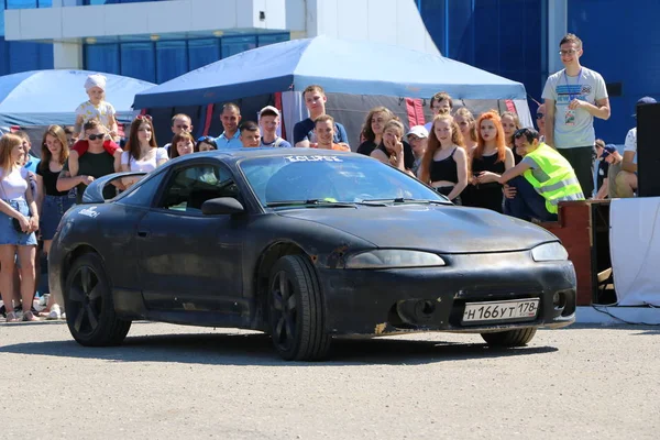 Yoshkar-Ola, Oroszország, június 02, 2019: autó-és motorkerékpár-kiállítás-fesztivál-yo Summit 2019-Autoshow-ritka, hangolt és szokatlan autók kiállítása. — Stock Fotó