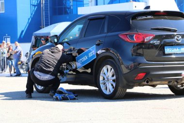 Yoshkar-Ola, Rusya, Haziran 02, 2019: Araba ve motor sergisi