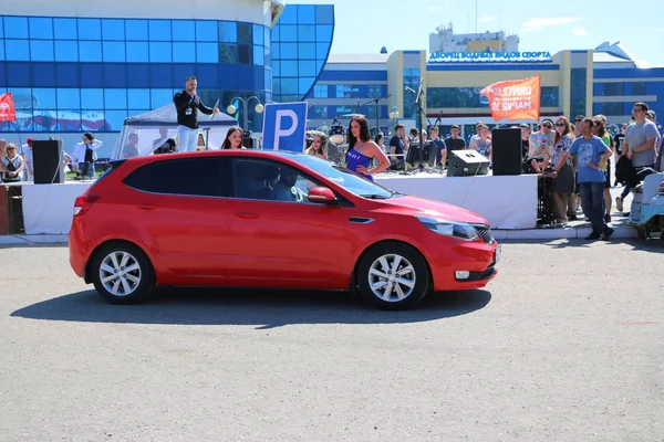 YOSHKAR-OLA, RUSIA, 02 DE JUNIO DE 2019: Exposición de automóviles y automóviles — Foto de Stock