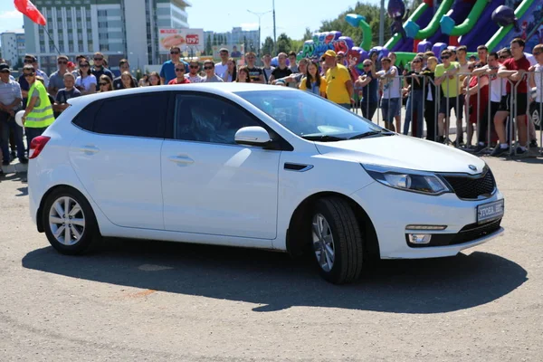 YOSHKAR-OLA, RUSIA, 02 DE JUNIO DE 2019: Exposición de automóviles y automóviles — Foto de Stock