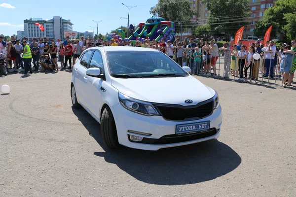 YOSHKAR-OLA, RUSIA, 02 DE JUNIO DE 2019: Exposición de automóviles y automóviles — Foto de Stock