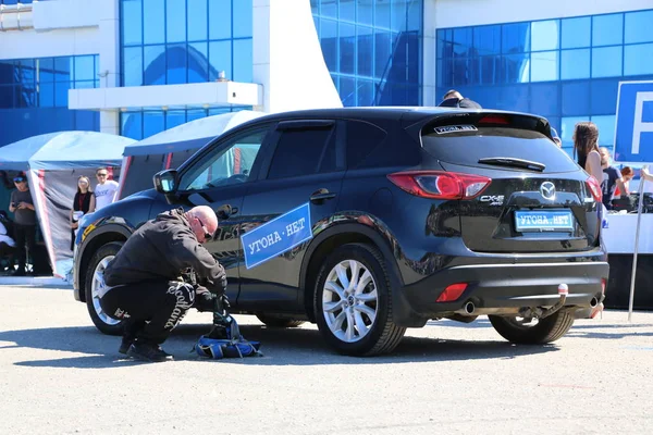 YOSHKAR-OLA, RUSIA, 02 DE JUNIO DE 2019: Exposición de automóviles y automóviles — Foto de Stock