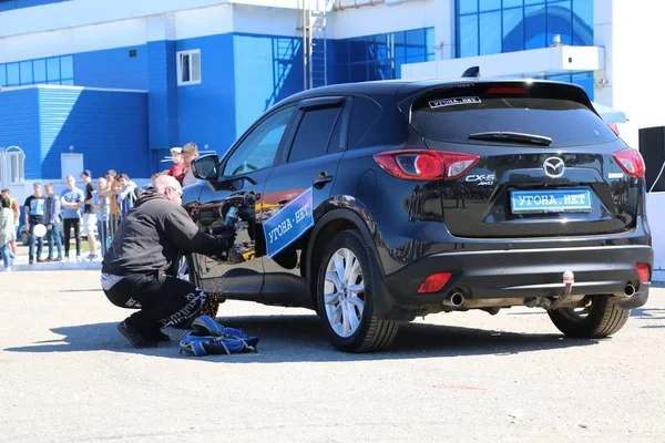 YOSHKAR-OLA, RUSIA, 02 DE JUNIO DE 2019: Exposición de automóviles y automóviles — Foto de Stock