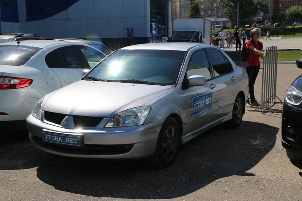 YOSHKAR-OLA, RUSIA, 02 DE JUNIO DE 2019: Exposición de automóviles y automóviles — Foto de Stock