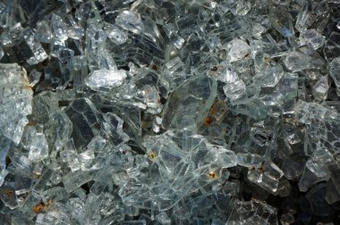 kırık cam. cam Parlatıcı kırıkları ve güneş ışığında kızdırma, birden fazla yansımaları ve cam parçaları glitter. oyunlar, reklam için arka planlar ve dokular.