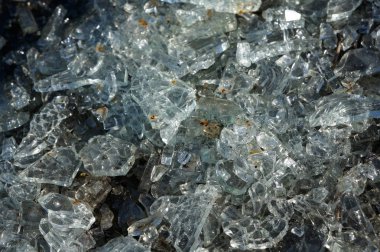 kırık cam. cam Parlatıcı kırıkları ve güneş ışığında kızdırma, birden fazla yansımaları ve cam parçaları glitter. oyunlar, reklam için arka planlar ve dokular.
