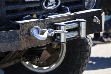 Yoshkar-Ola, Rusya, 02 Haziran 2019: Otomobil ve Motosiklet Fuarı - Festival - Yo Summit 2019 - Auto Show - en kirli modifiye suv Niva